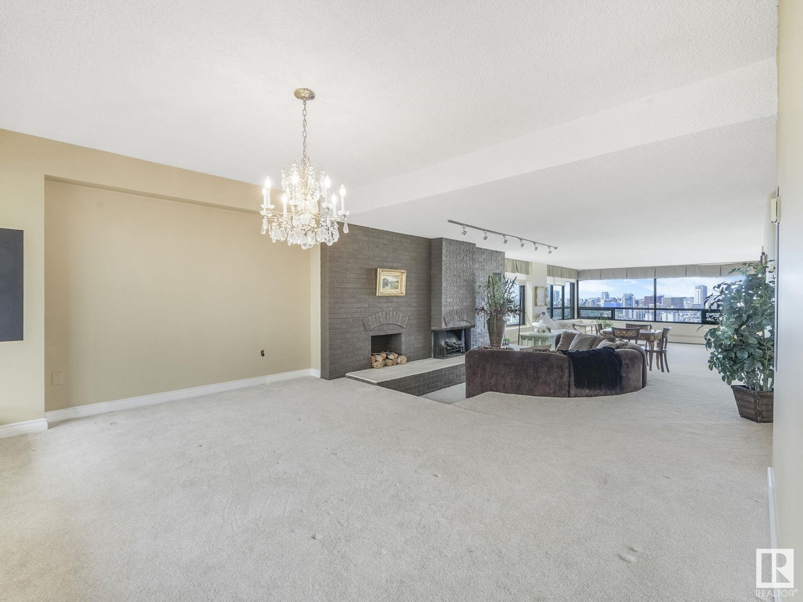 Photo 13 of 1902 9929 Saskatchewan Dr Nw, Edmonton AB