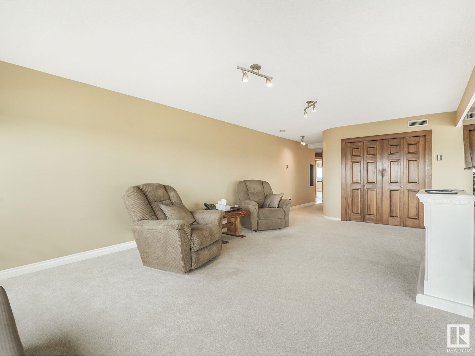 Photo 19 of 1902 9929 Saskatchewan Dr Nw, Edmonton AB