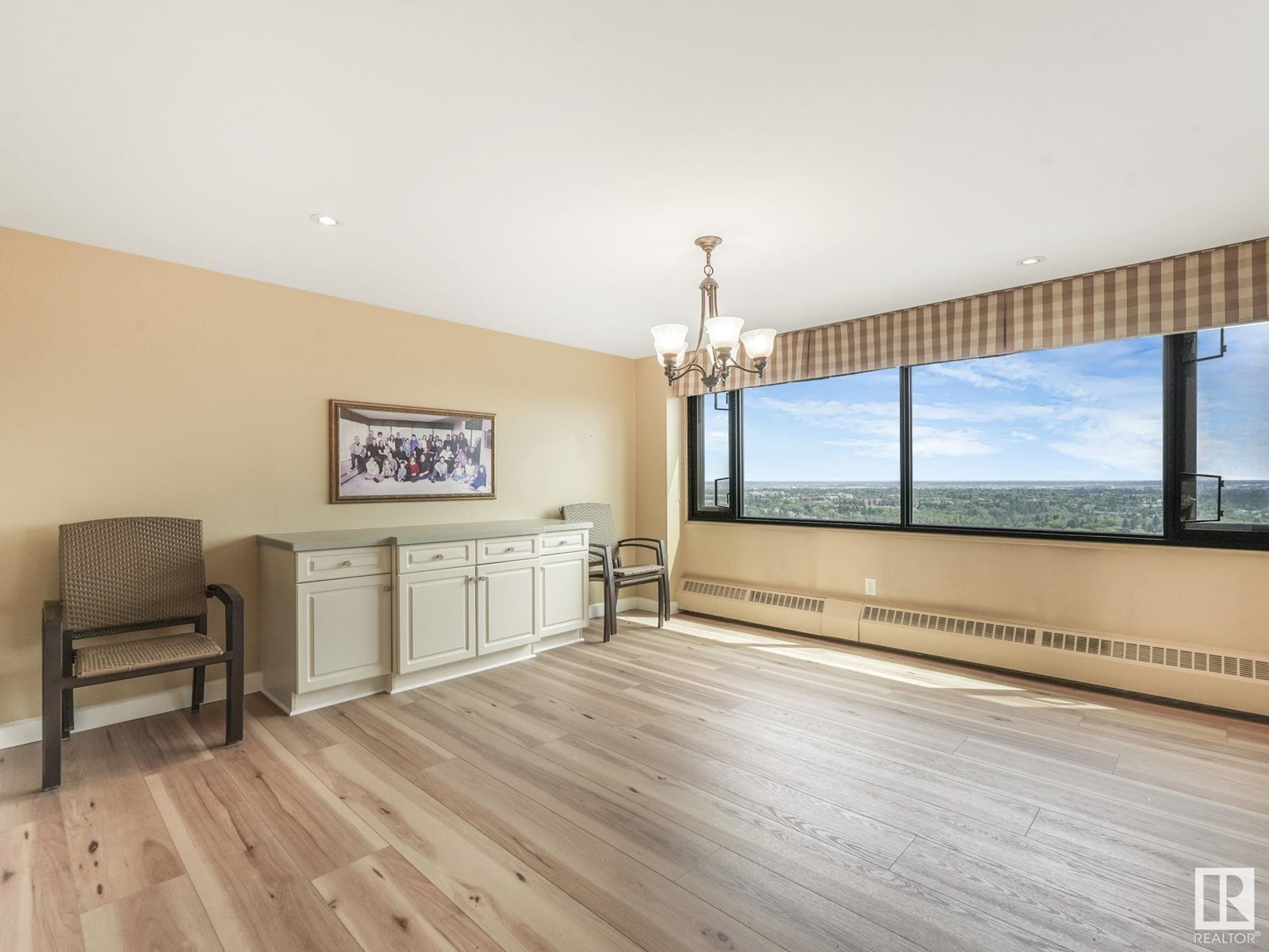Photo 32 of 1902 9929 Saskatchewan Dr Nw, Edmonton AB