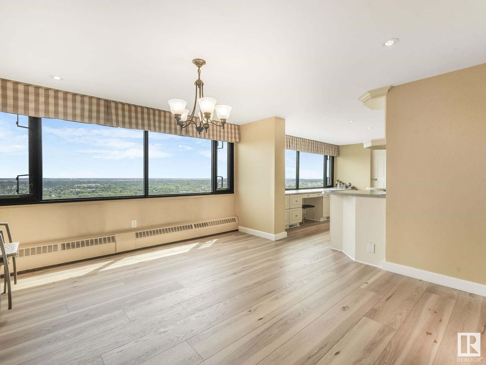 Photo 33 of 1902 9929 Saskatchewan Dr Nw, Edmonton AB