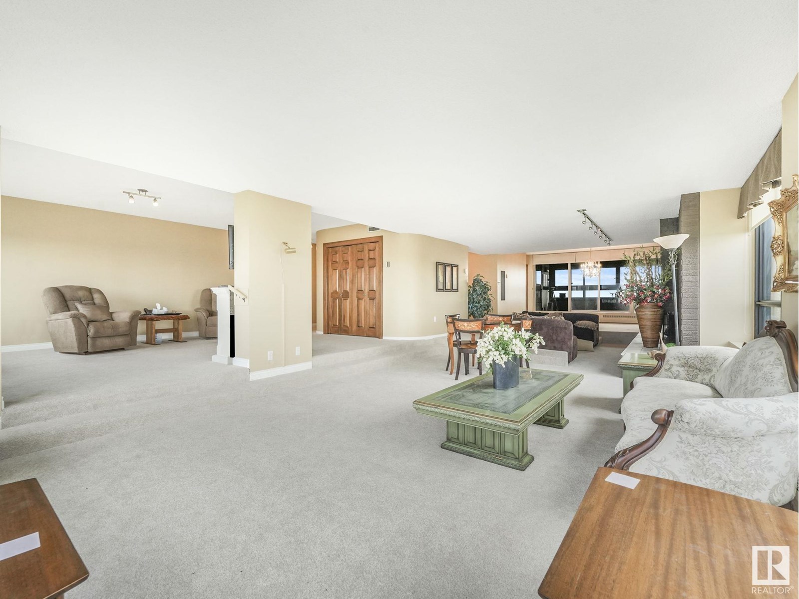 Photo 18 of 1902 9929 Saskatchewan Dr Nw, Edmonton AB