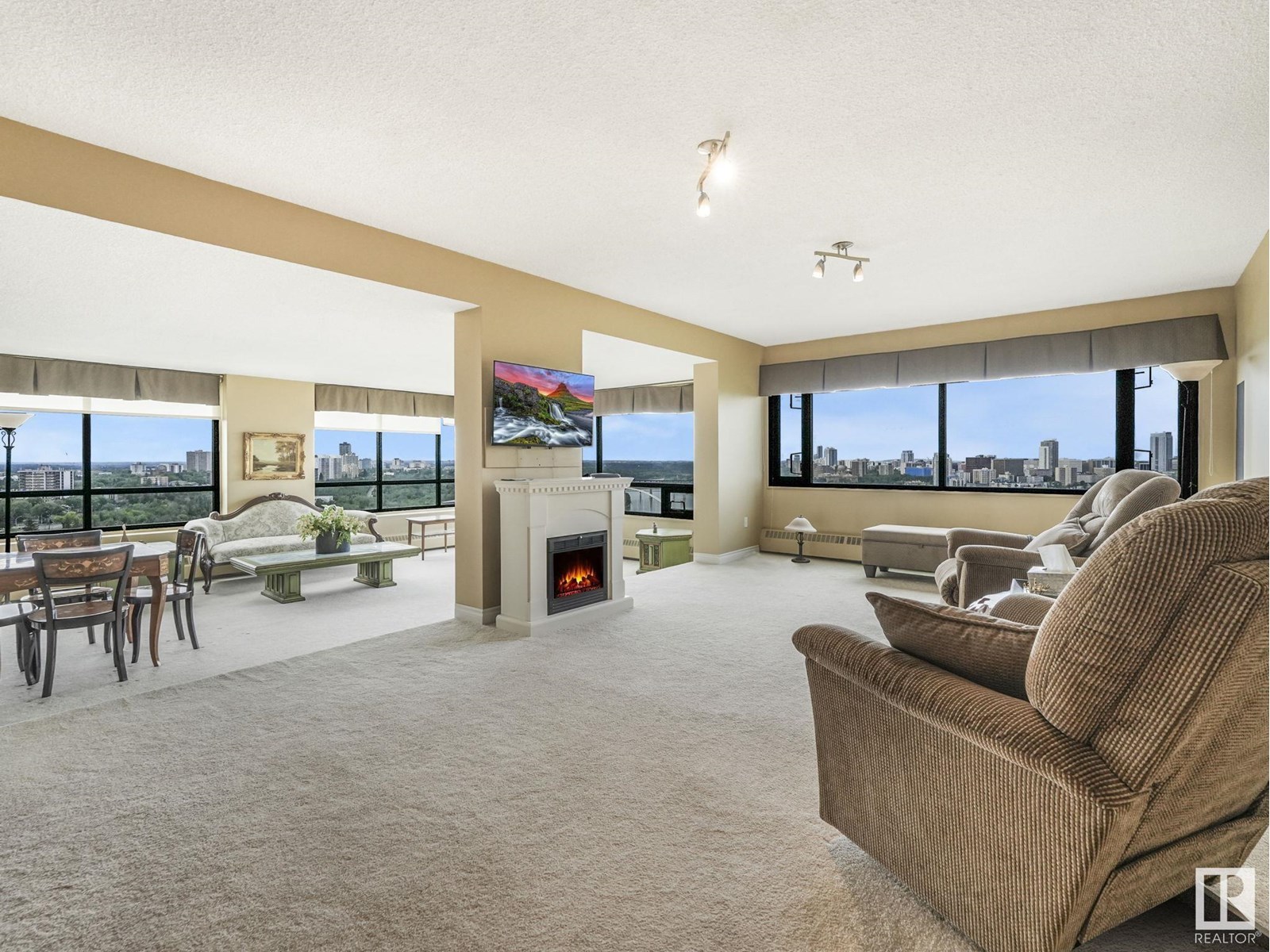 Photo 14 of 1902 9929 Saskatchewan Dr Nw, Edmonton AB