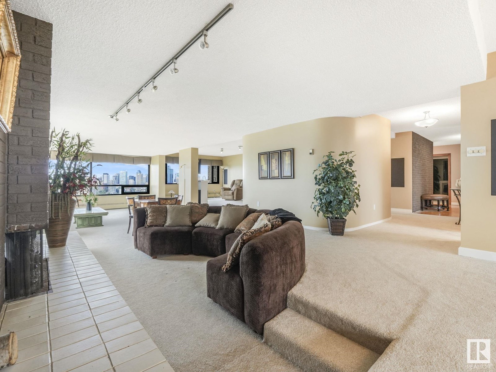 Photo 11 of 1902 9929 Saskatchewan Dr Nw, Edmonton AB