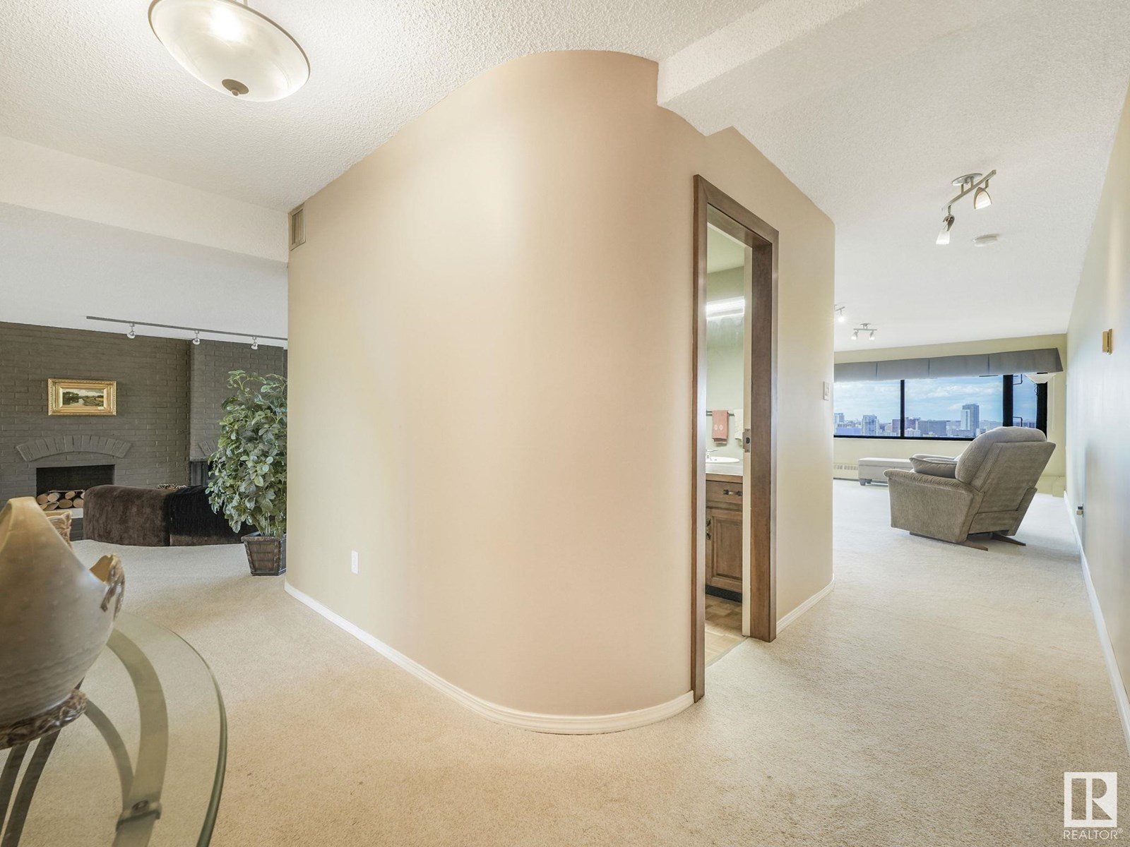 Photo 9 of 1902 9929 Saskatchewan Dr Nw, Edmonton AB