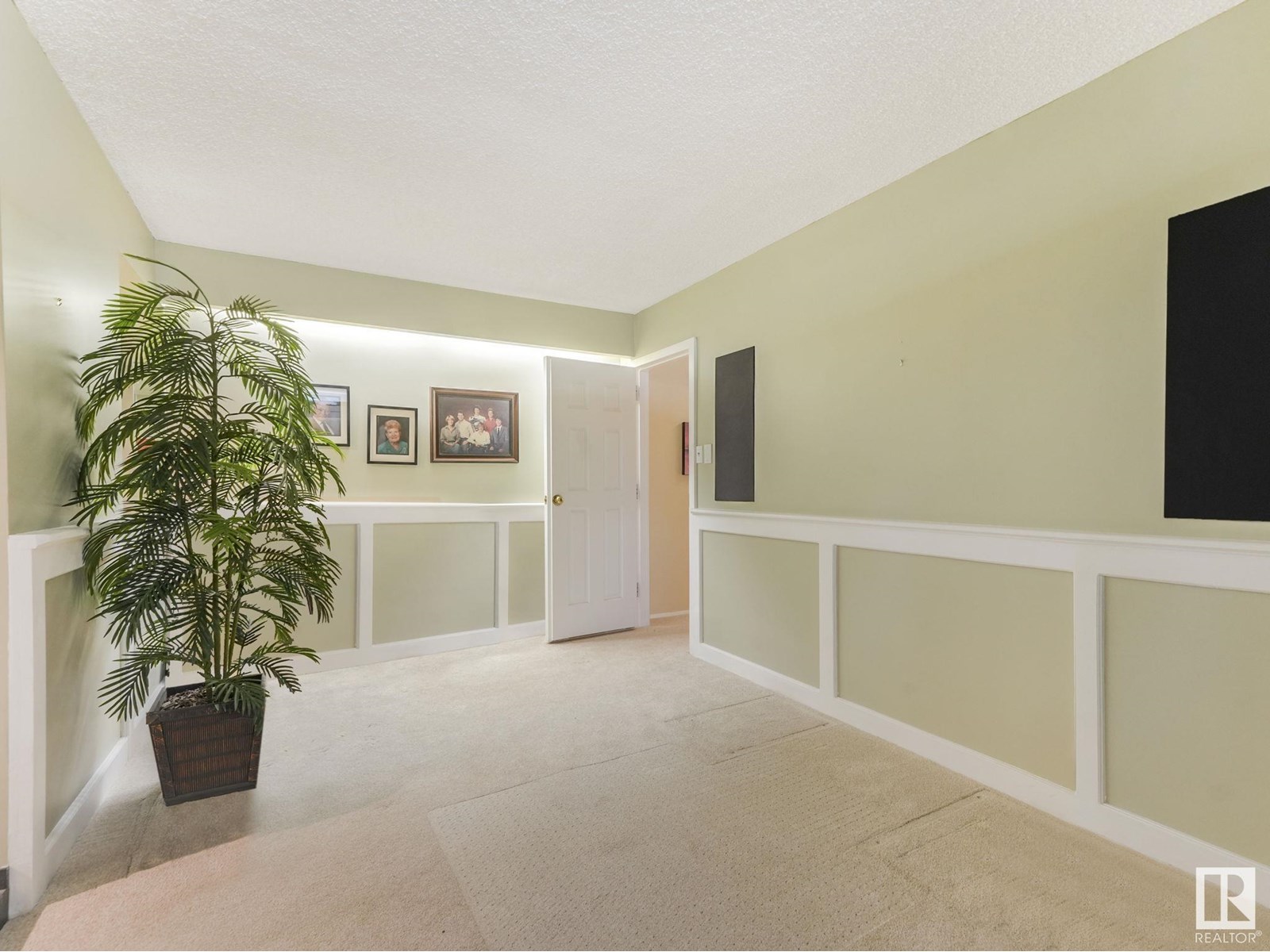 Photo 36 of 1902 9929 Saskatchewan Dr Nw, Edmonton AB