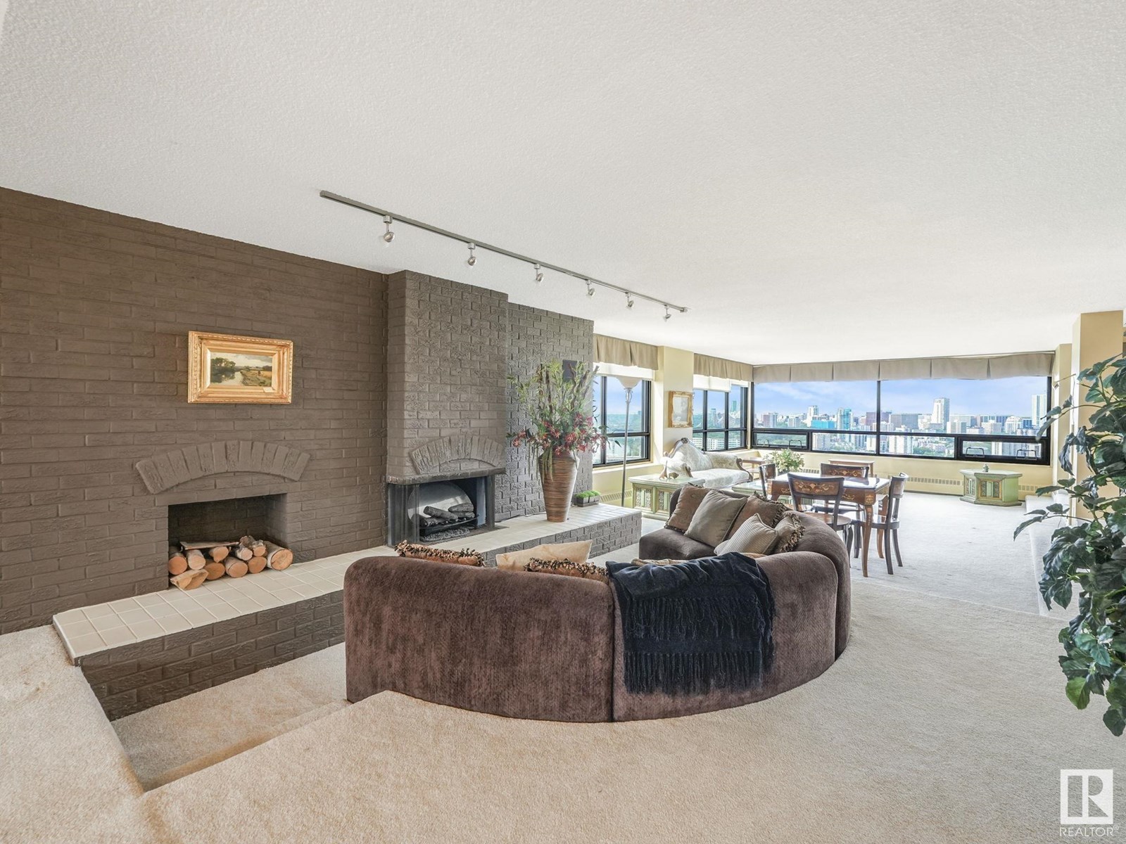 Photo 10 of 1902 9929 Saskatchewan Dr Nw, Edmonton AB