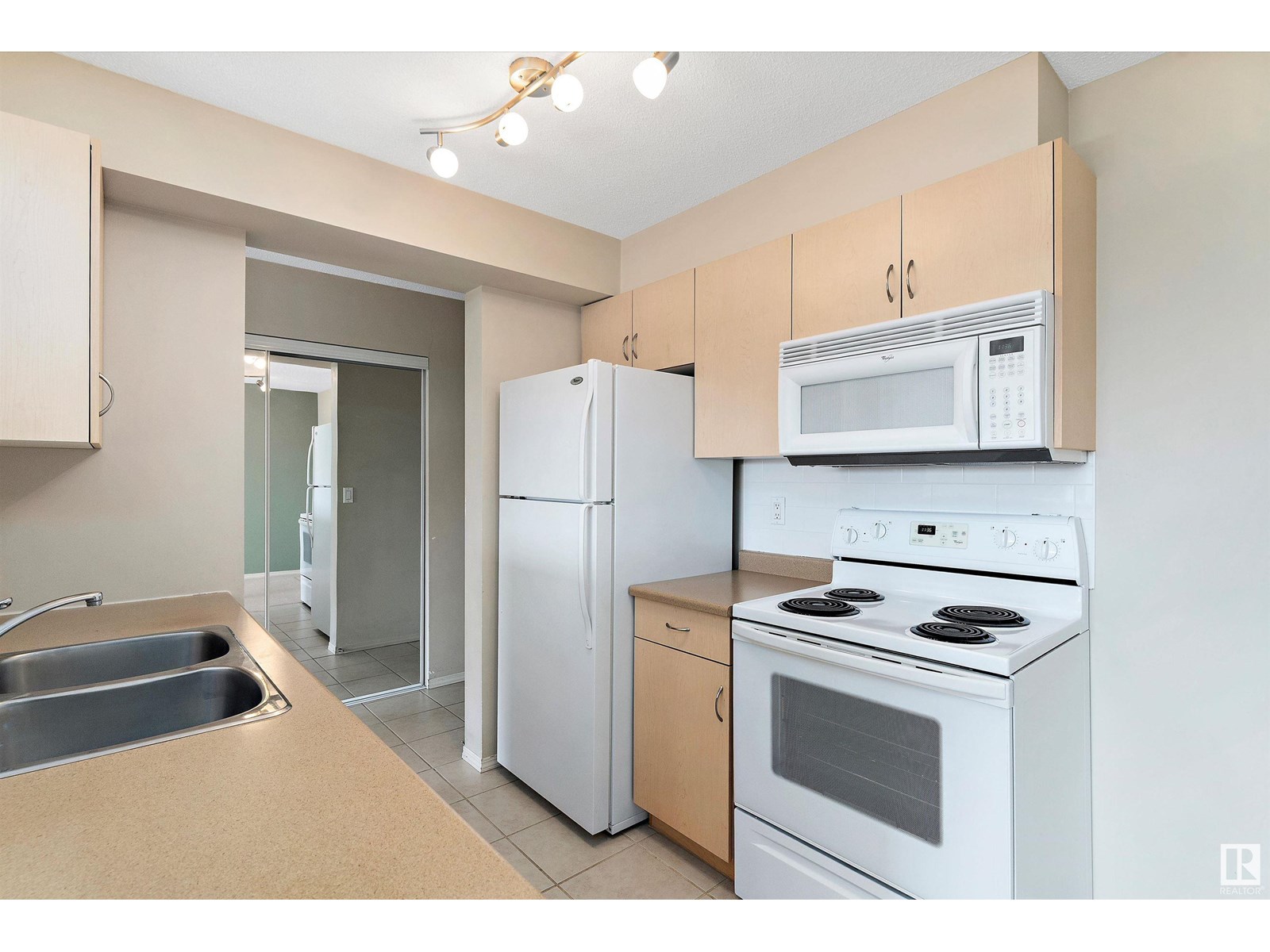 #412 17011 67 AV NW - Image 13