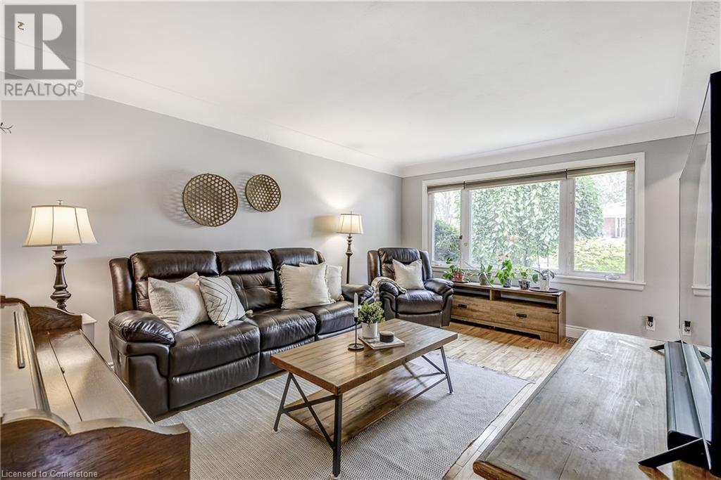 Photo 10 of 1216 De Quincy Crescent, Burlington ON