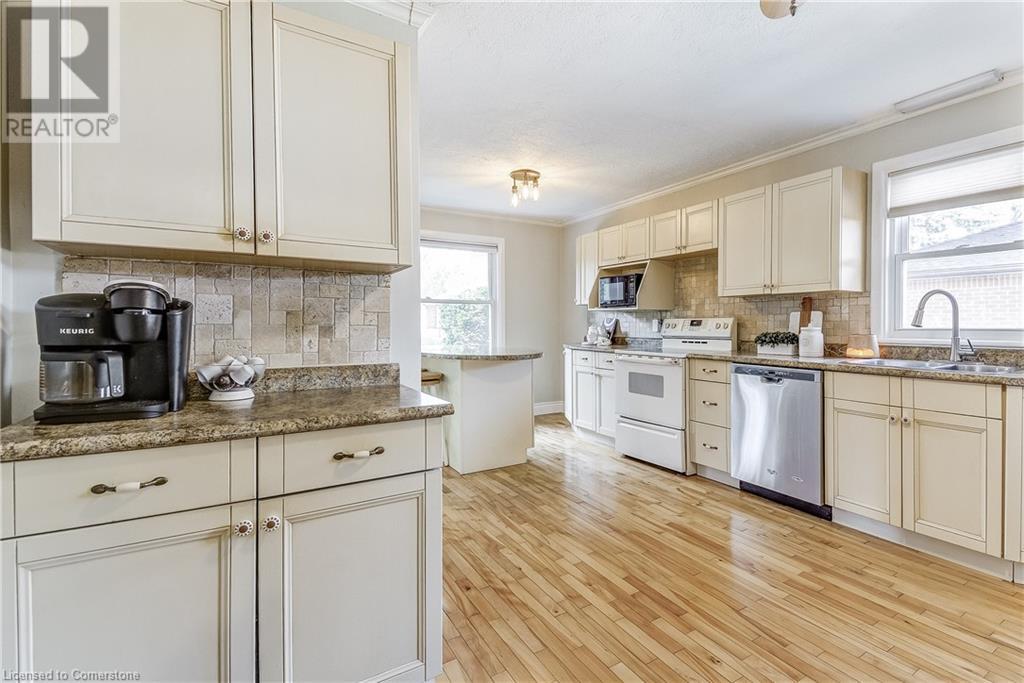 Photo 12 of 1216 De Quincy Crescent, Burlington ON