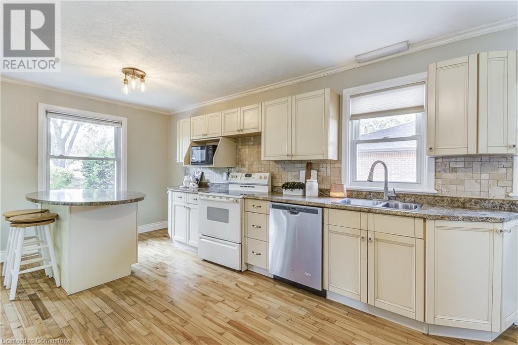 Photo 13 of 1216 De Quincy Crescent, Burlington ON