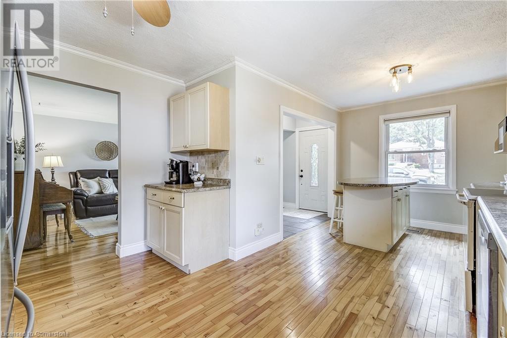 Photo 14 of 1216 De Quincy Crescent, Burlington ON