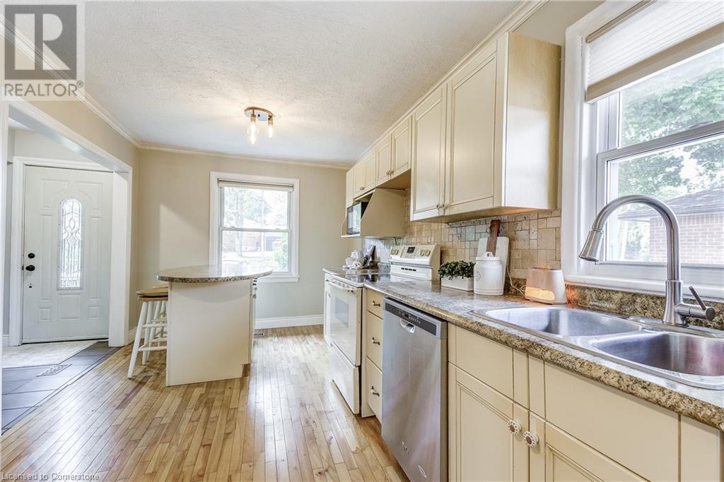 Photo 15 of 1216 De Quincy Crescent, Burlington ON