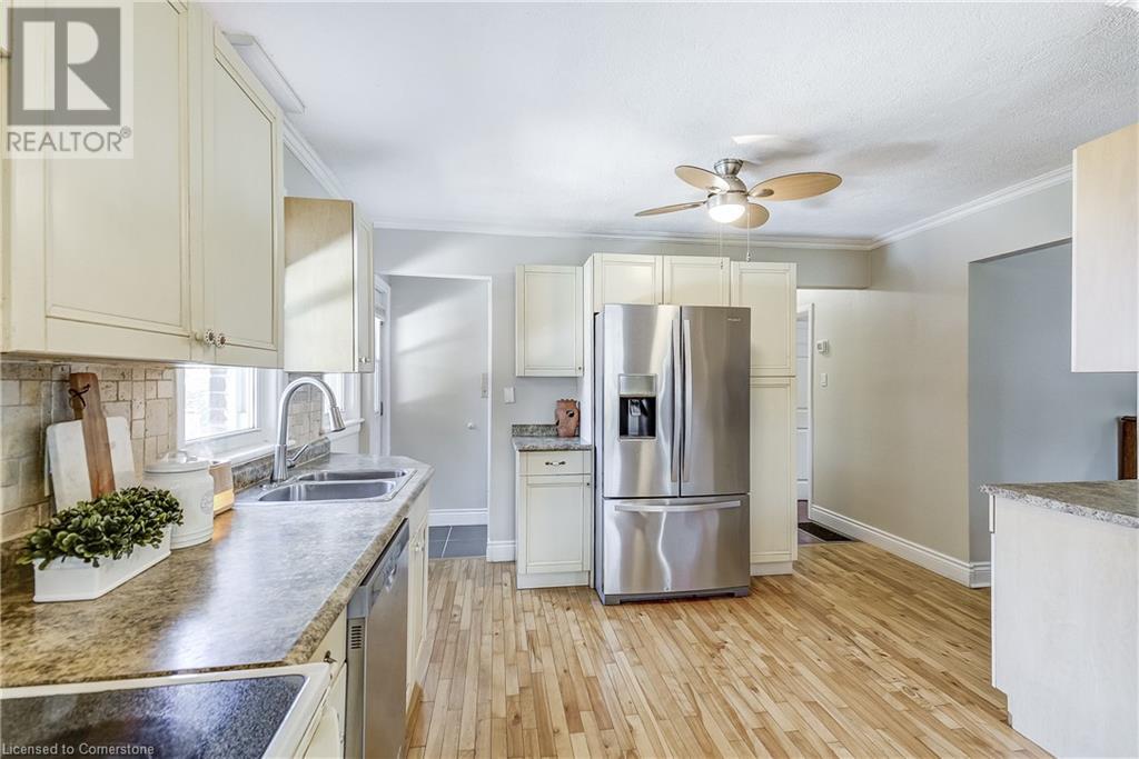 Photo 19 of 1216 De Quincy Crescent, Burlington ON