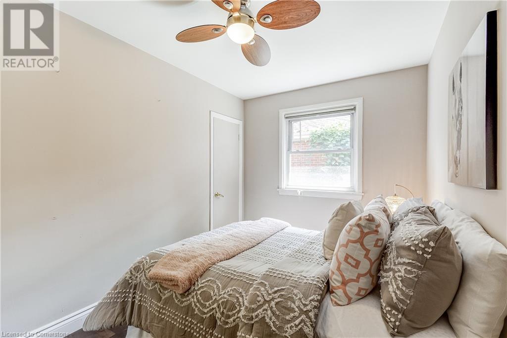 Photo 21 of 1216 De Quincy Crescent, Burlington ON