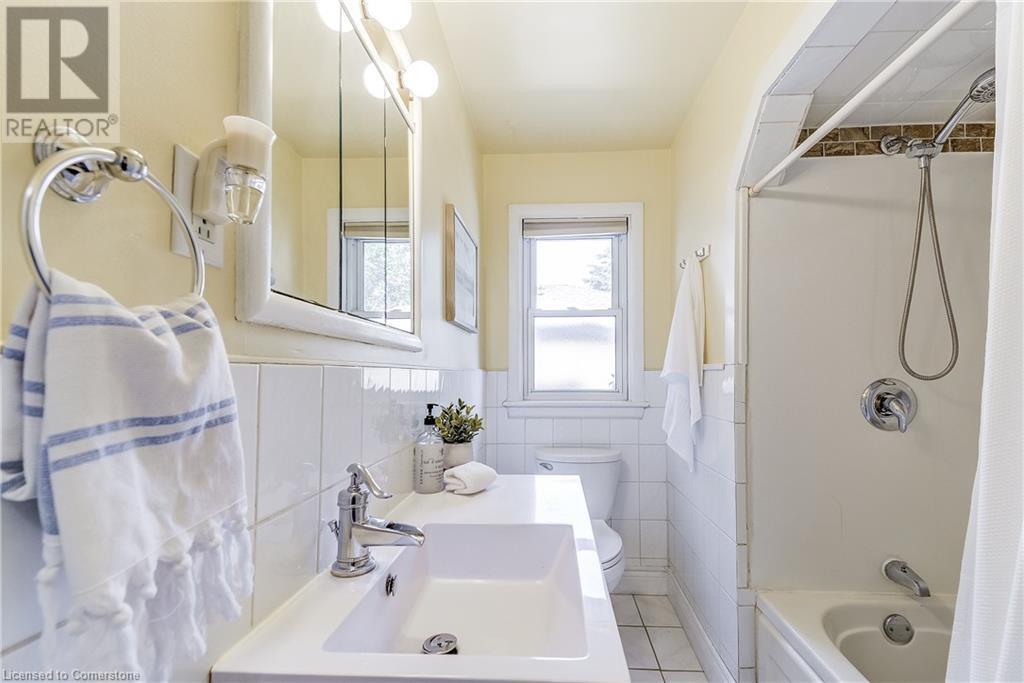 Photo 26 of 1216 De Quincy Crescent, Burlington ON
