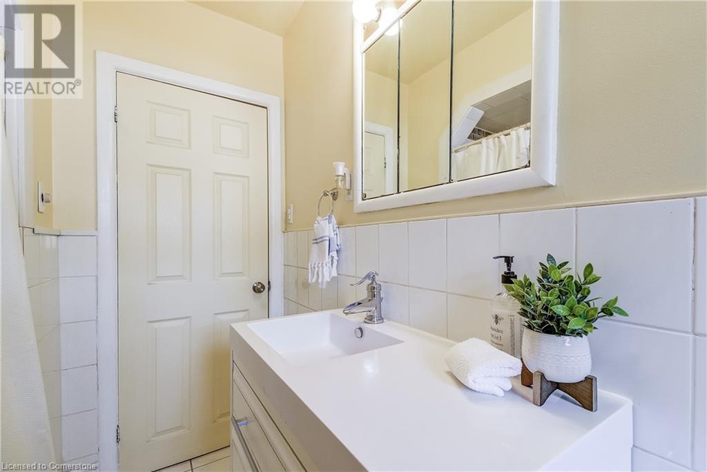 Photo 27 of 1216 De Quincy Crescent, Burlington ON