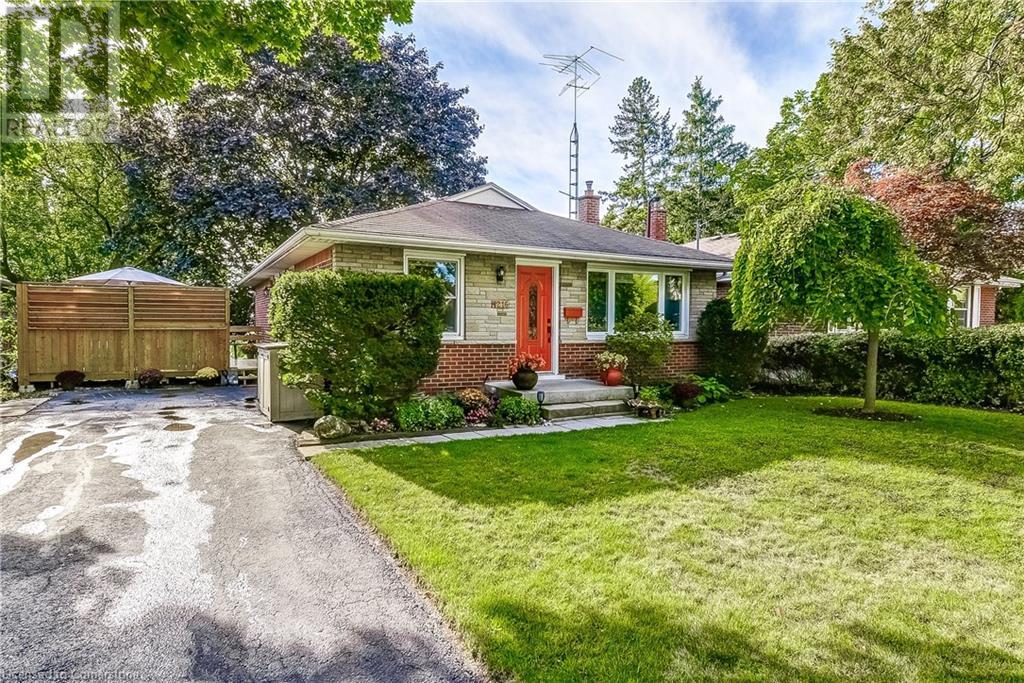 Photo 3 of 1216 De Quincy Crescent, Burlington ON