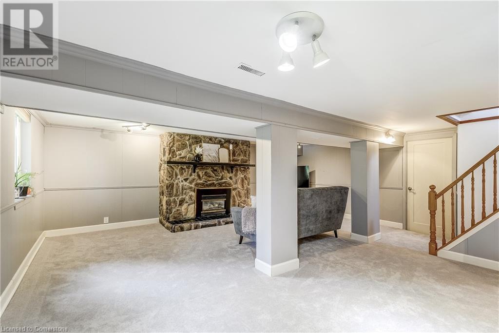 Photo 33 of 1216 De Quincy Crescent, Burlington ON