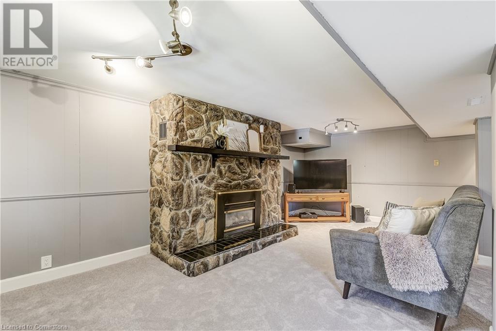 Photo 34 of 1216 De Quincy Crescent, Burlington ON