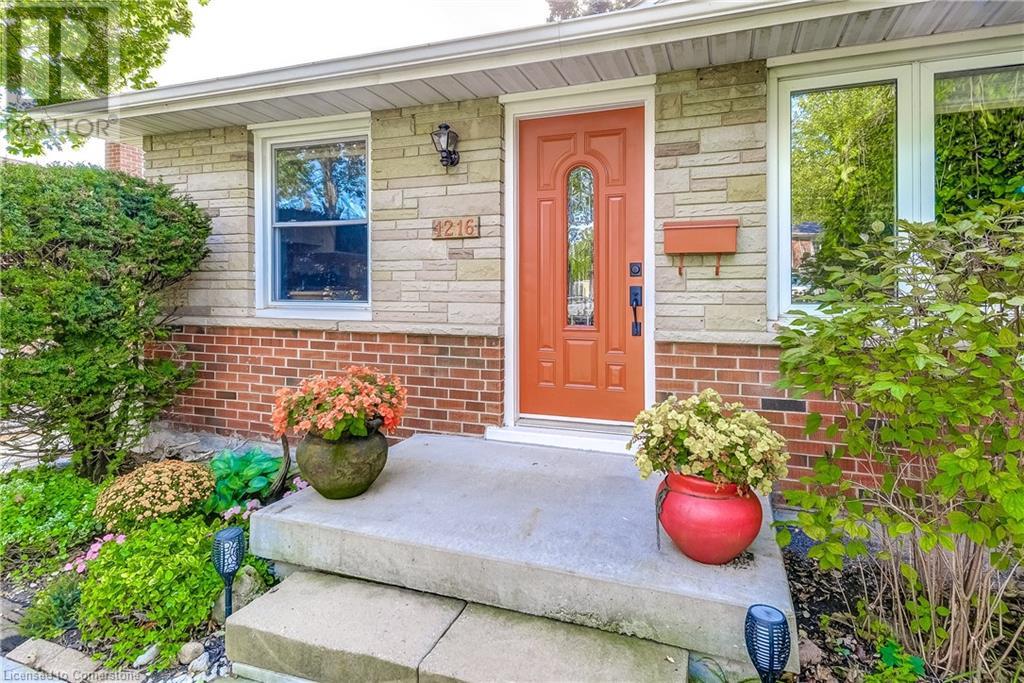Photo 6 of 1216 De Quincy Crescent, Burlington ON