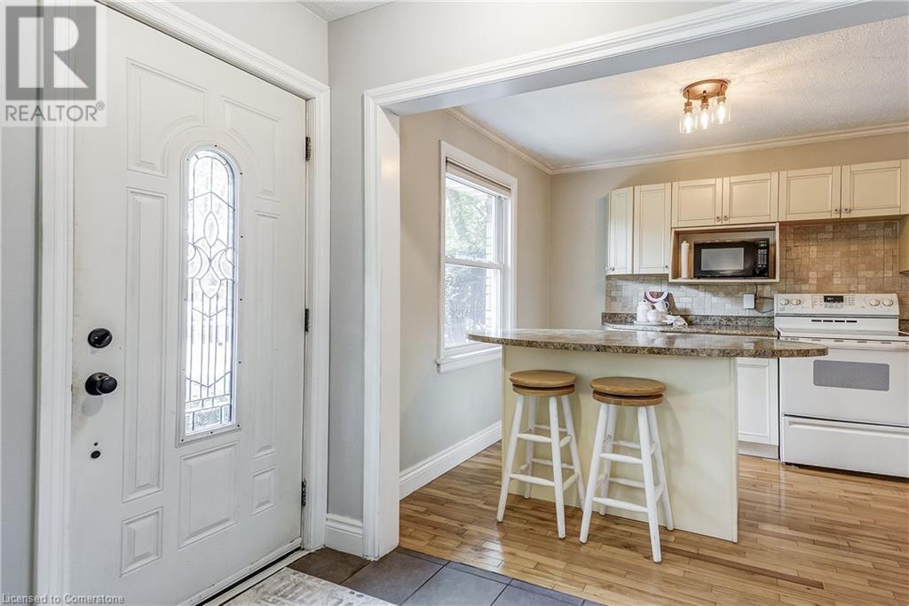 Photo 8 of 1216 De Quincy Crescent, Burlington ON