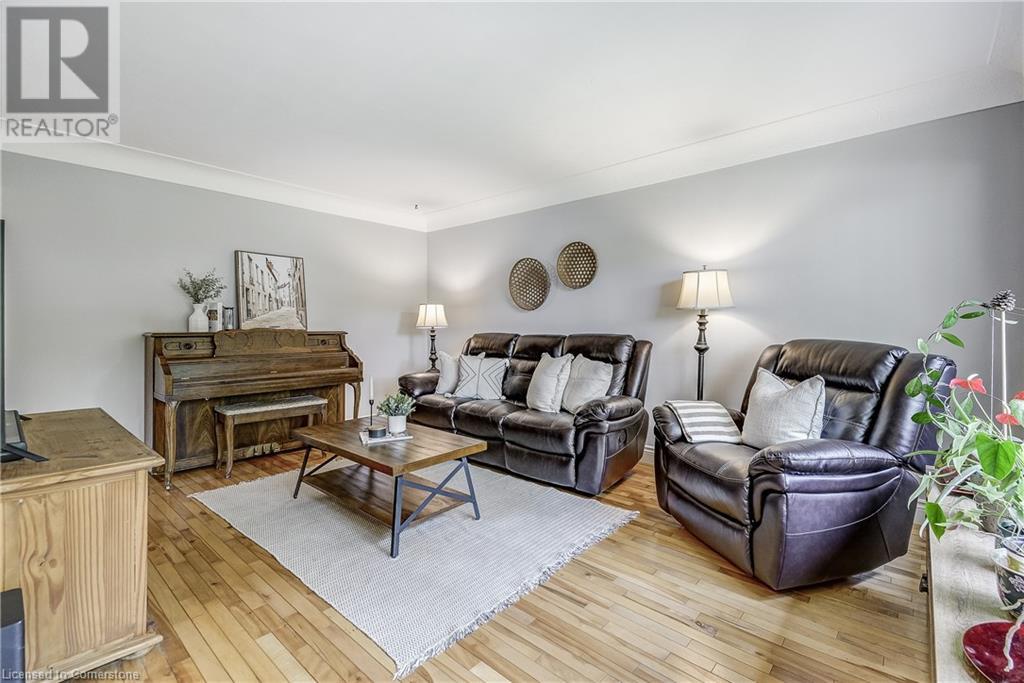 Photo 9 of 1216 De Quincy Crescent, Burlington ON