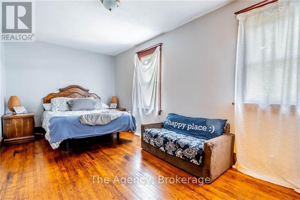 Photo 19 of 17 Wilton Avenue, Welland ON