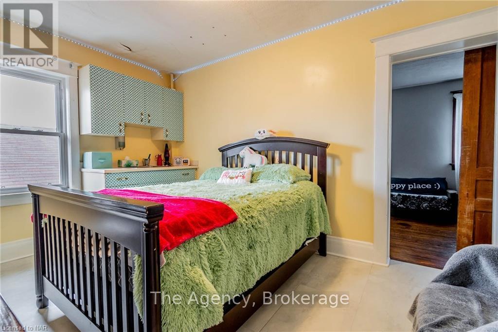 Photo 14 of 17 Wilton Avenue, Welland ON