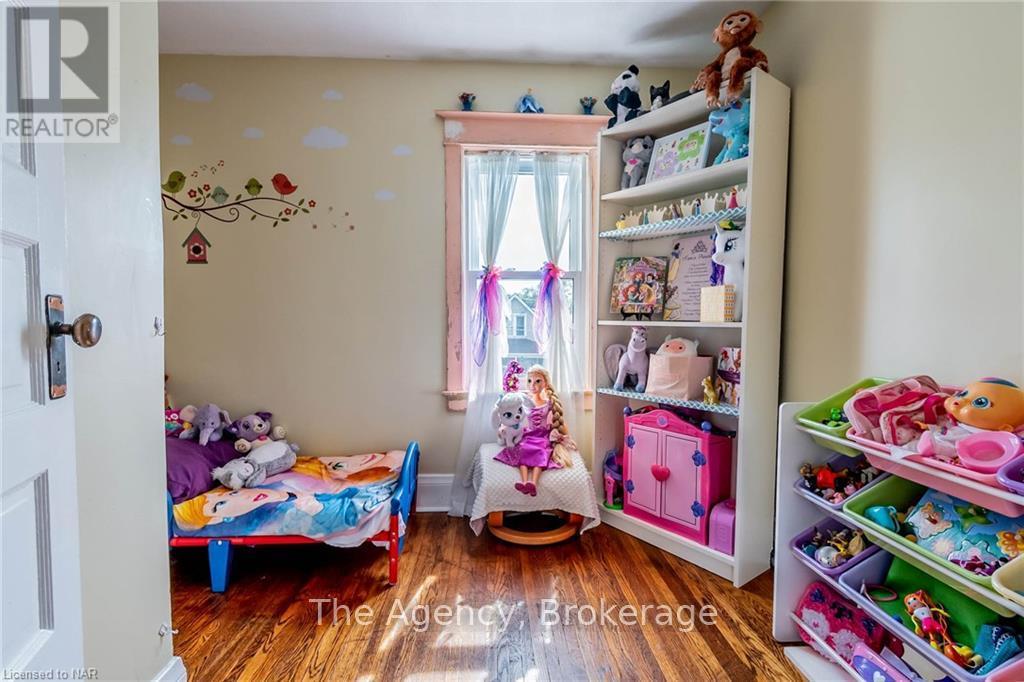 Photo 4 of 17 Wilton Avenue, Welland ON