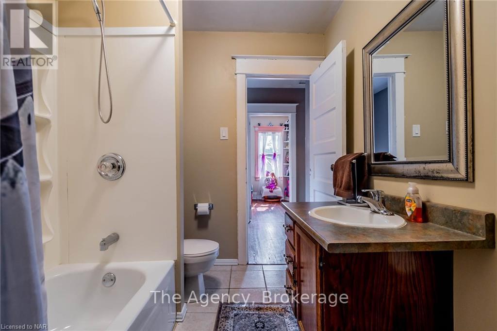 Photo 24 of 17 Wilton Avenue, Welland ON