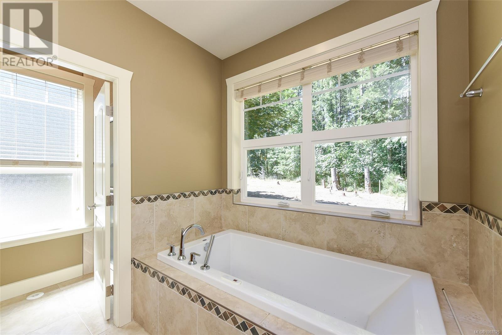 Photo 1 of 3476 3470 Heather Rd, Black Creek BC