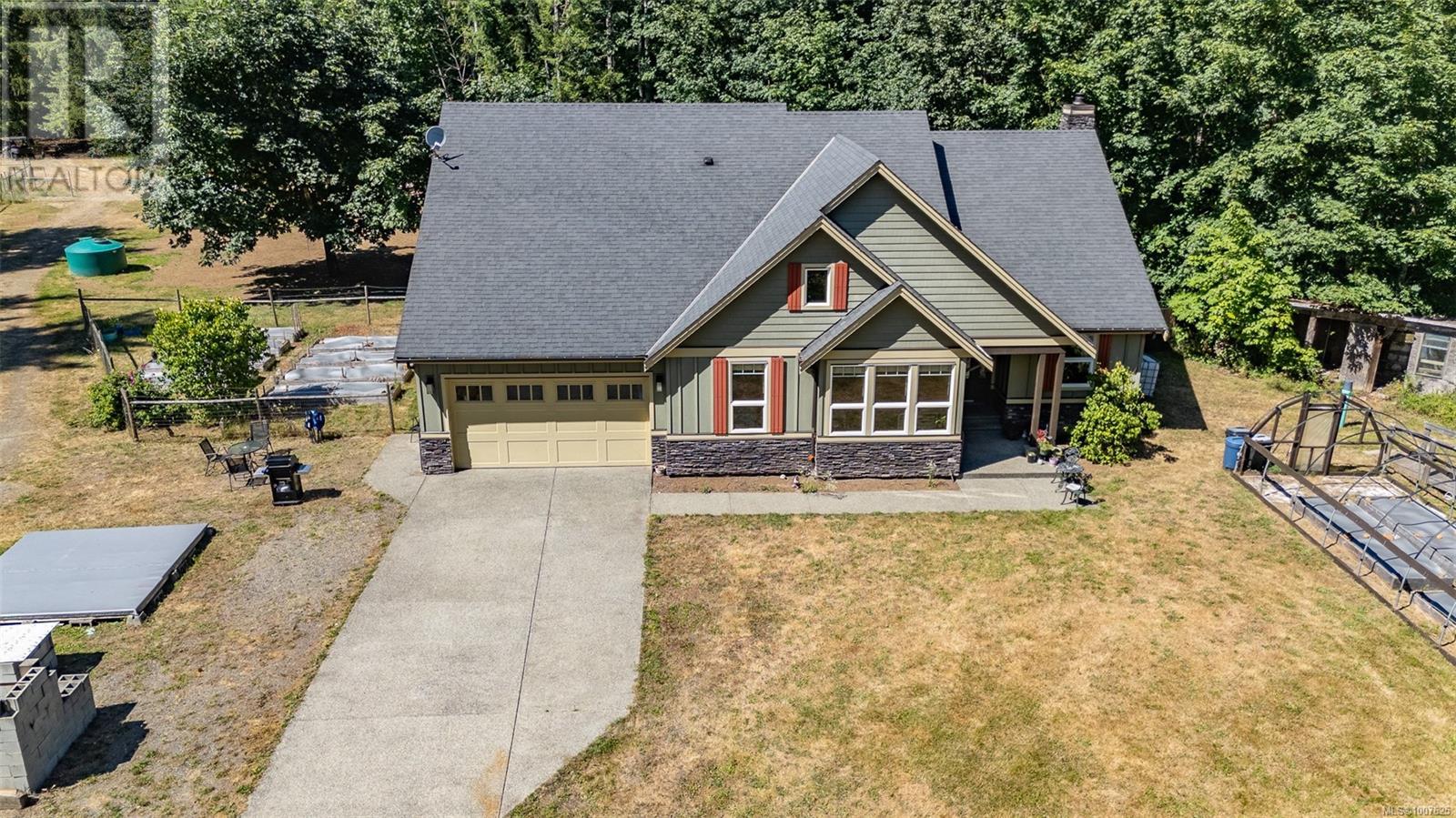 Photo 2 of 3476 3470 Heather Rd, Black Creek BC