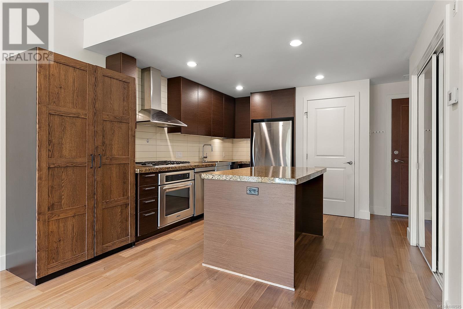 Photo 3 of 419 1400 Lynburne Pl, Langford BC
