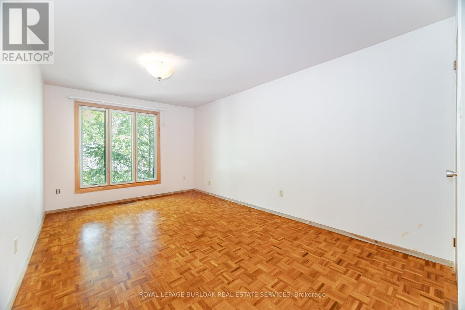Photo 19 of 204 Arichat Road, Oakville ON