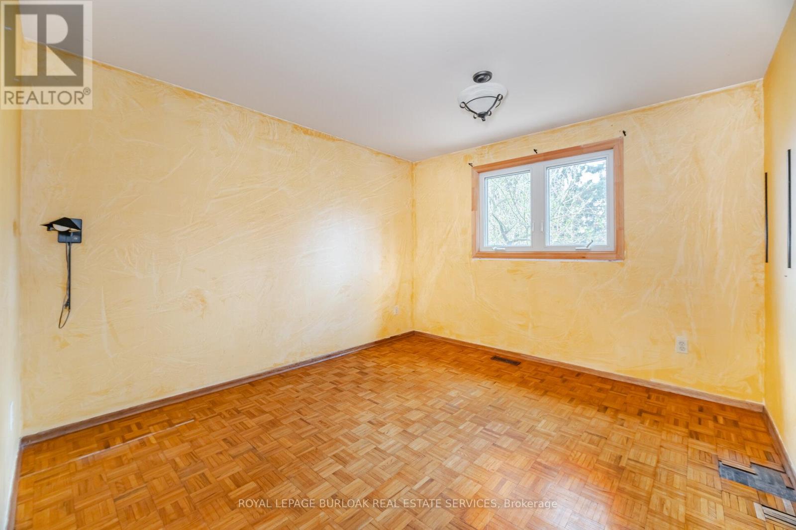Photo 31 of 204 Arichat Road, Oakville ON