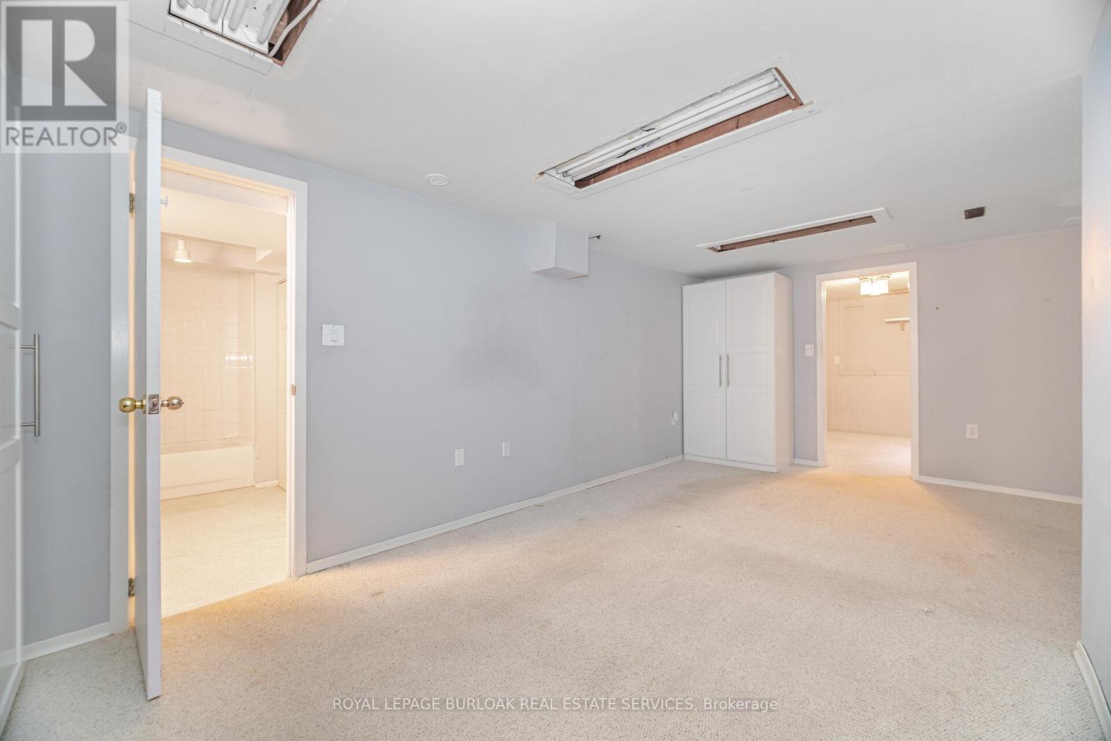 Photo 12 of 204 Arichat Road, Oakville ON