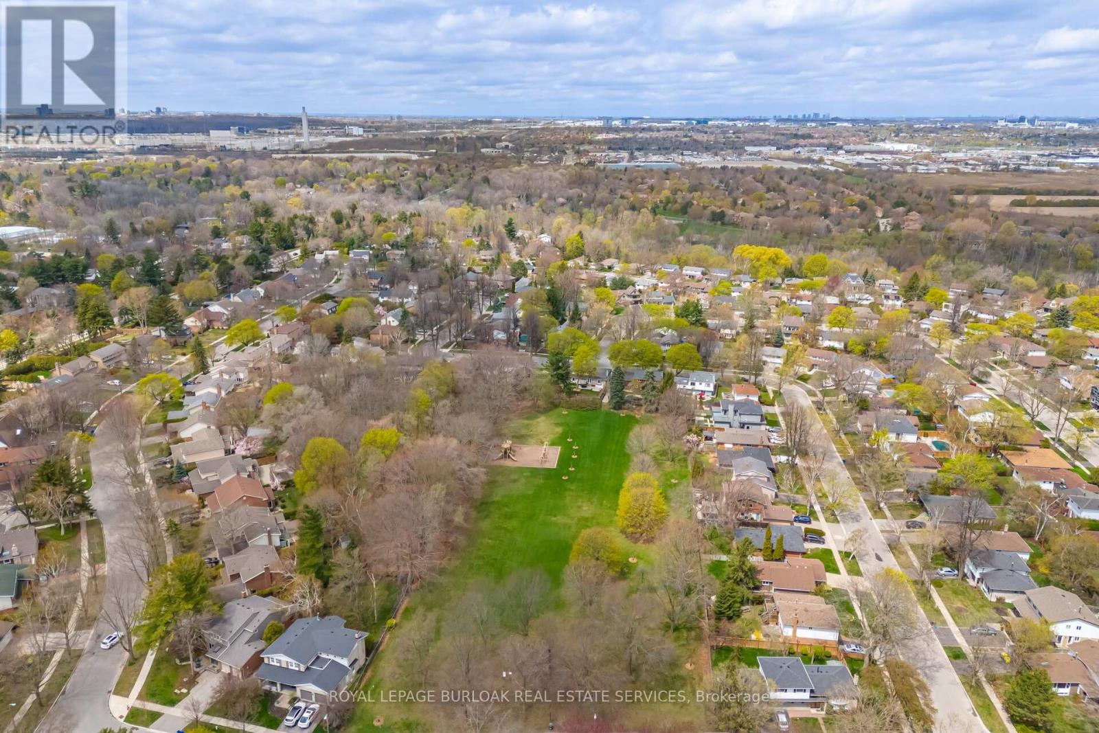 Photo 23 of 204 Arichat Road, Oakville ON