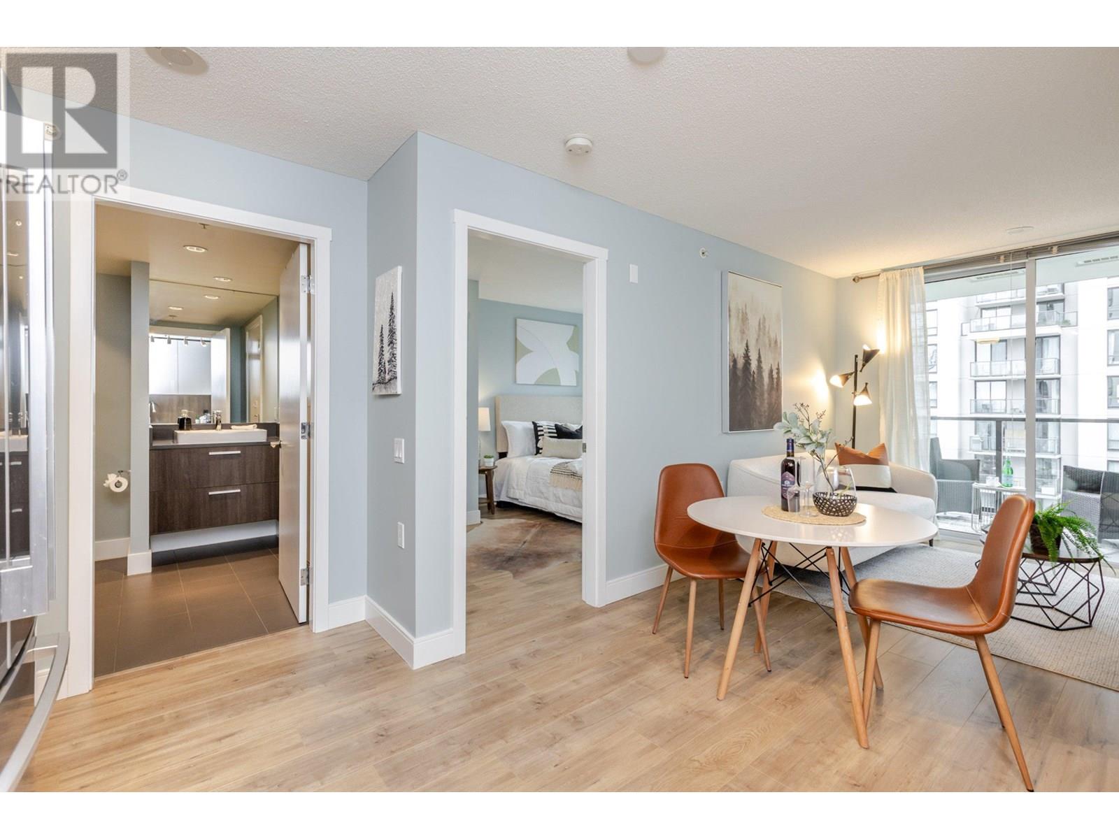 Photo 6 of 1008 3007 Glen Drive, Coquitlam BC