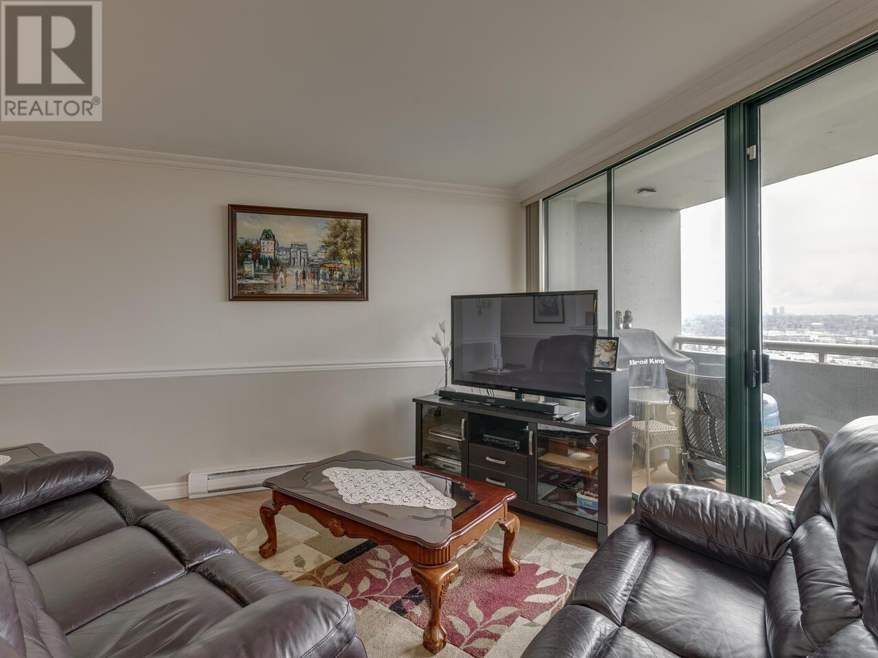 Photo 10 of 902 3920 Hastings Street, Burnaby BC