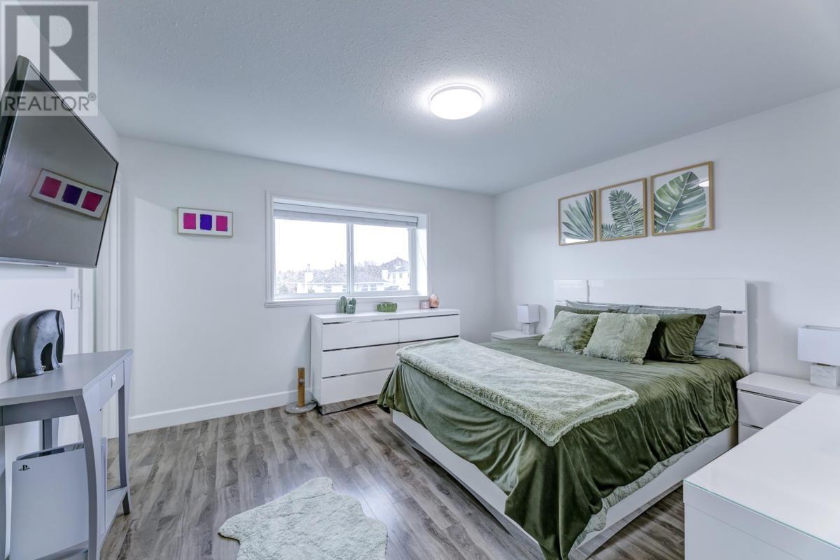 Photo 10 of 11390 Harrison Street, Maple Ridge BC