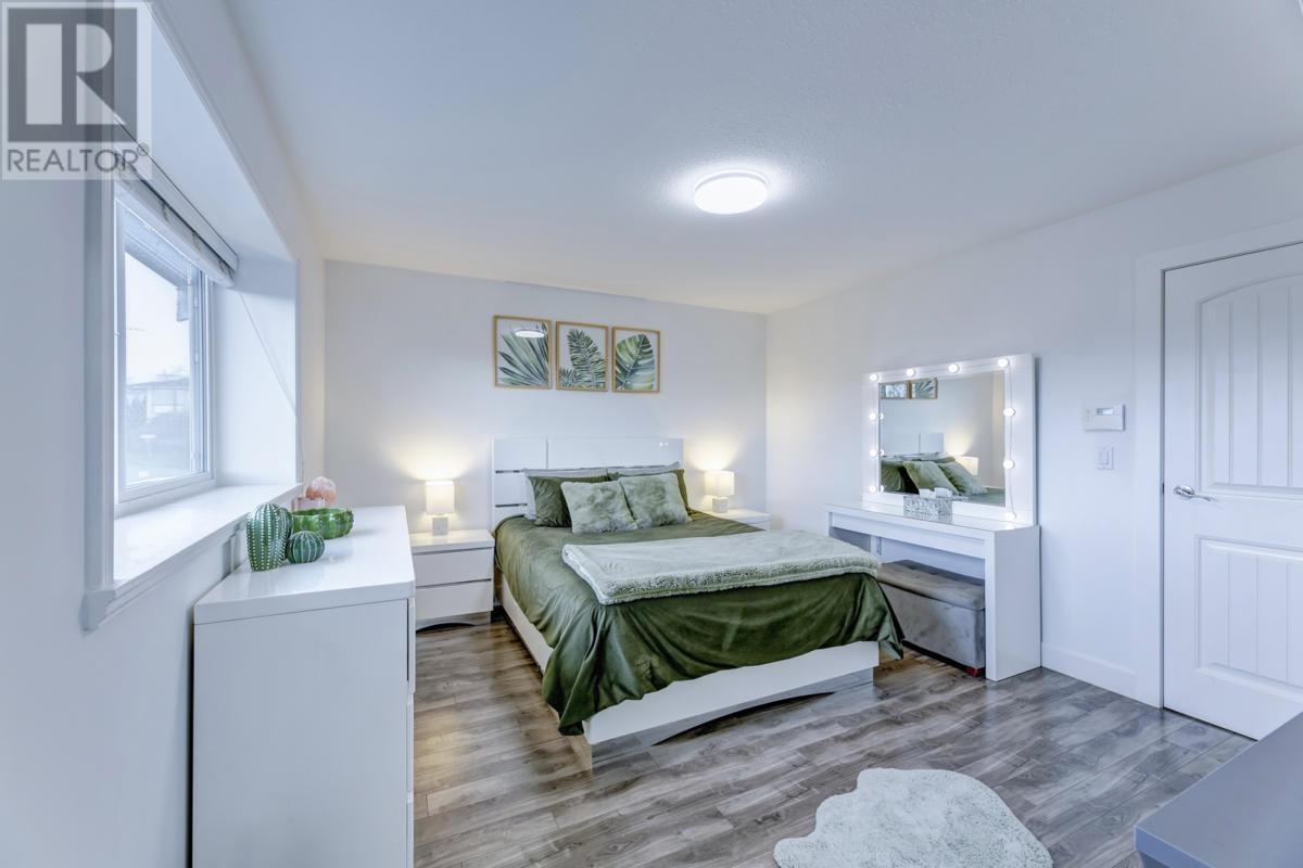 Photo 3 of 11390 Harrison Street, Maple Ridge BC