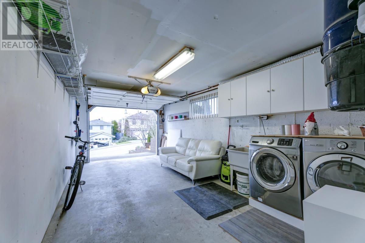 Photo 2 of 11390 Harrison Street, Maple Ridge BC