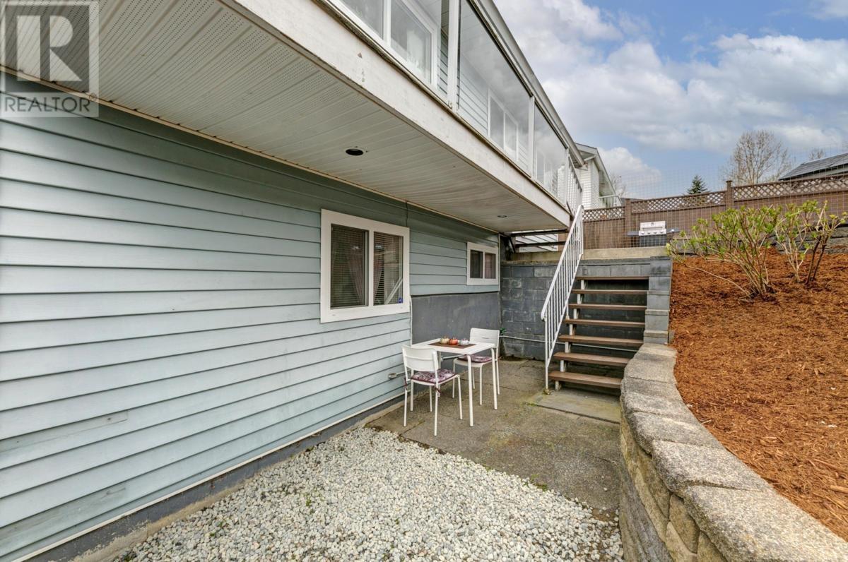 Photo 6 of 11390 Harrison Street, Maple Ridge BC