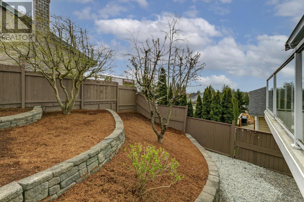 Photo 9 of 11390 Harrison Street, Maple Ridge BC