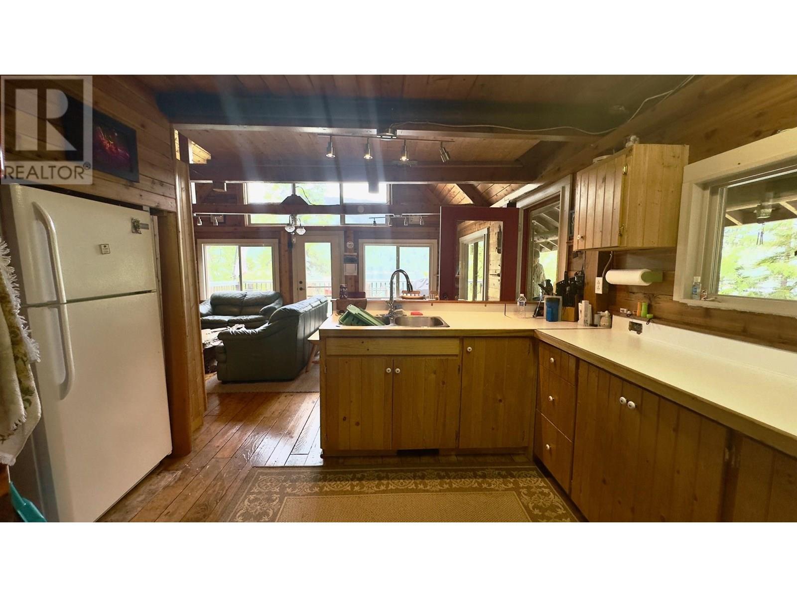 5241 EAST BARRIERE  FSR Road, Barriere