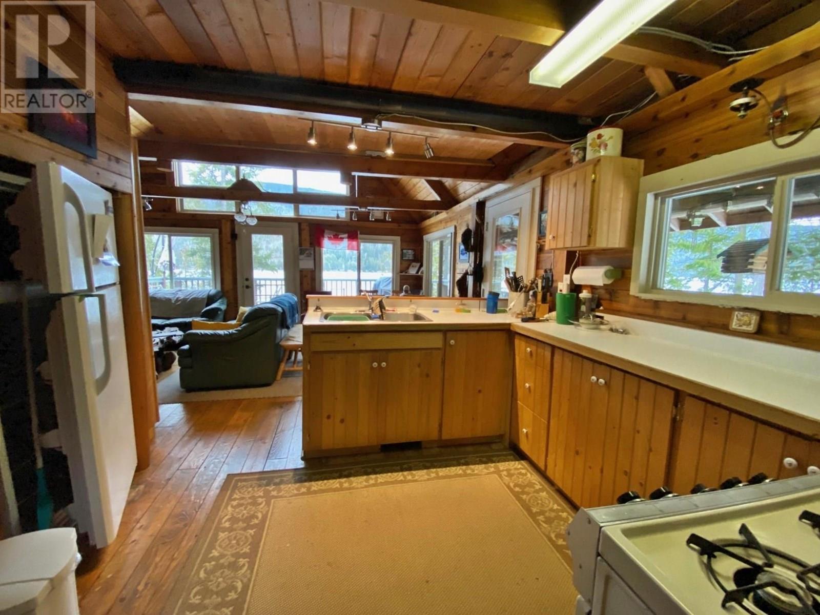 5241 EAST BARRIERE  FSR Road, Barriere