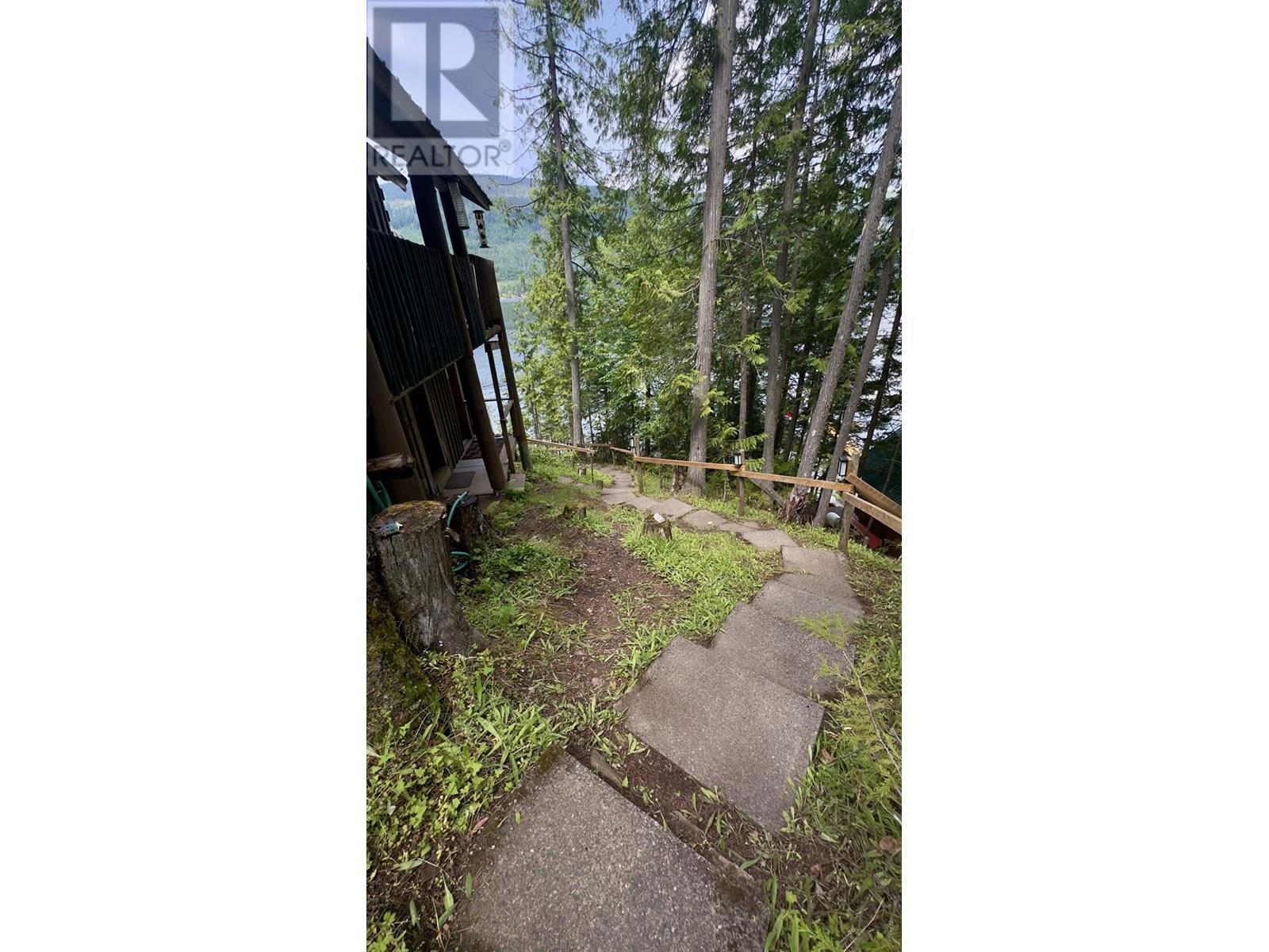 5241 EAST BARRIERE  FSR Road, Barriere