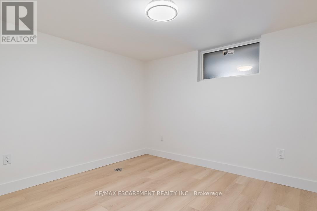 Photo 11 of Lower 206 Queen Street W, Mississauga ON