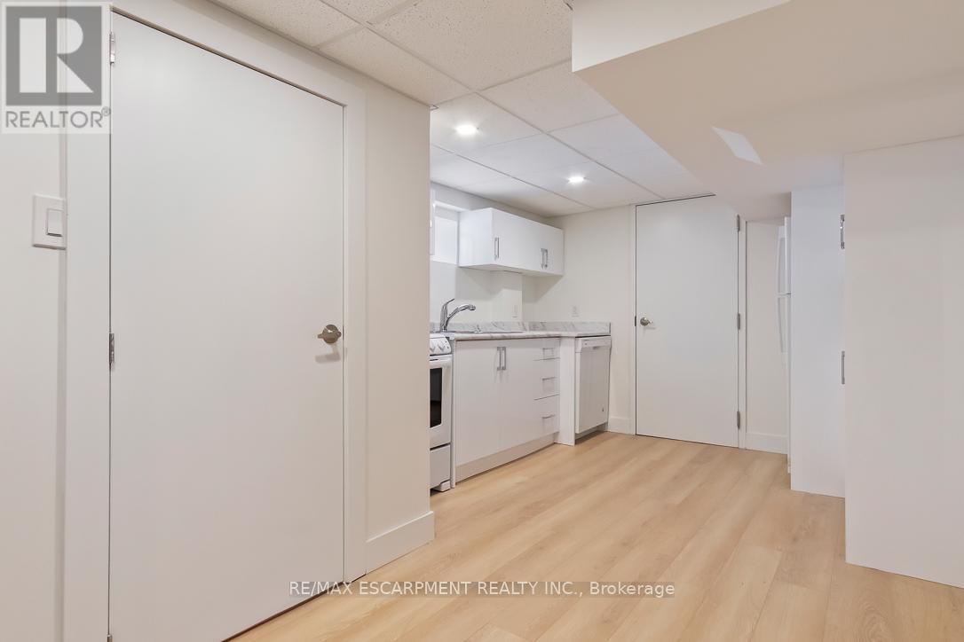 Photo 18 of Lower 206 Queen Street W, Mississauga ON