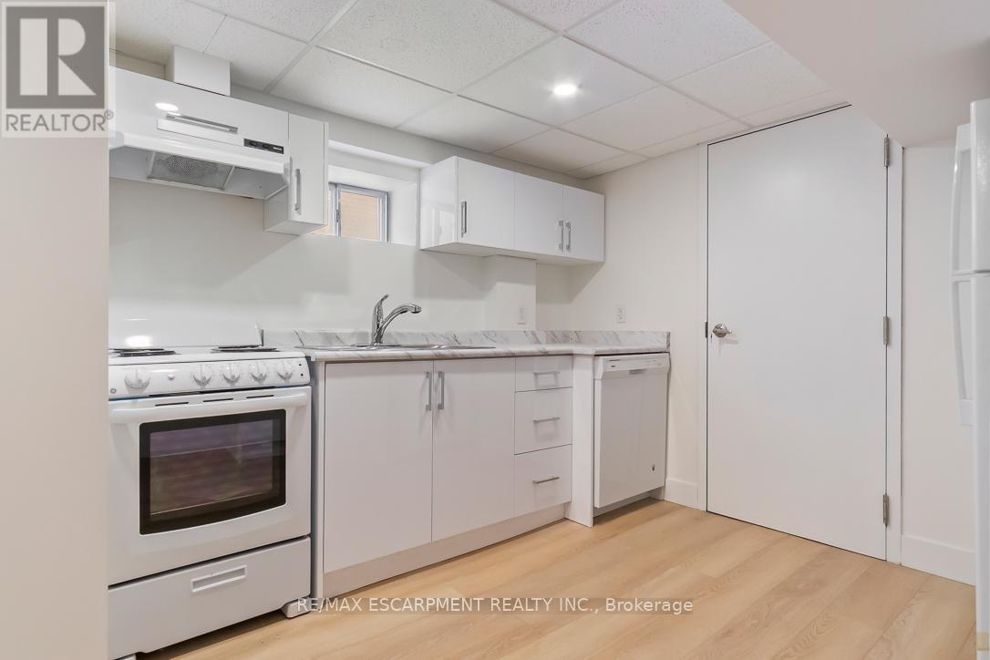 Photo 14 of Lower 206 Queen Street W, Mississauga ON